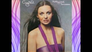 Watch Crystal Gayle Livin In These Troubled Times video