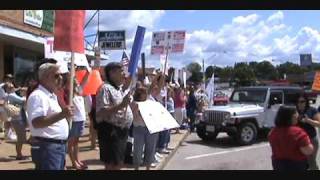 8/22 Crystal City Missouri Protesters React to Soldier