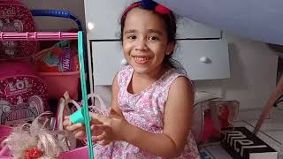 Sarinha Brincando No Quarto