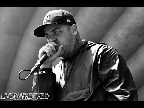 emmure-frankie-gets-200v-electroshocked-on-stage-in-moscow-70513.html