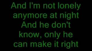 Watch Avril Lavigne No One Needs To Know video