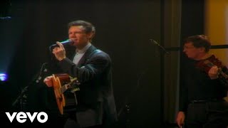 Watch Randy Travis Pray For The Fish video