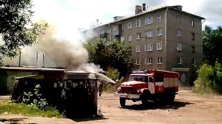 Видео Пожар, взрыв, гараж. Иваново. 10.07.2013г. от Леонид Тетешин, Вилянская улица, Волгоград, Россия