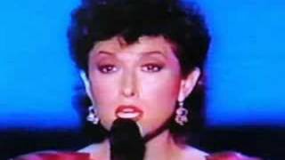 Watch Melissa Manchester Race To The End video