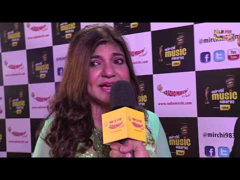 Alka Yagnik sings Ghunghat Ki Aad Se at the #MMAWARDS RED CARPET...