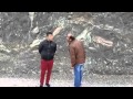 Canli yayinda ayagina sikiyor