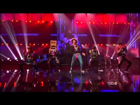 Party Rock Anthem/Sexy And I Know It (With Keenan Cahill, LMFAO, Justin Bieber & David Hasselhoff) Party Rock Anthem/Sexy And I Know It (With Keenan Cahill, LMFAO, Justin Bieber & David Hasselhoff) klip izle