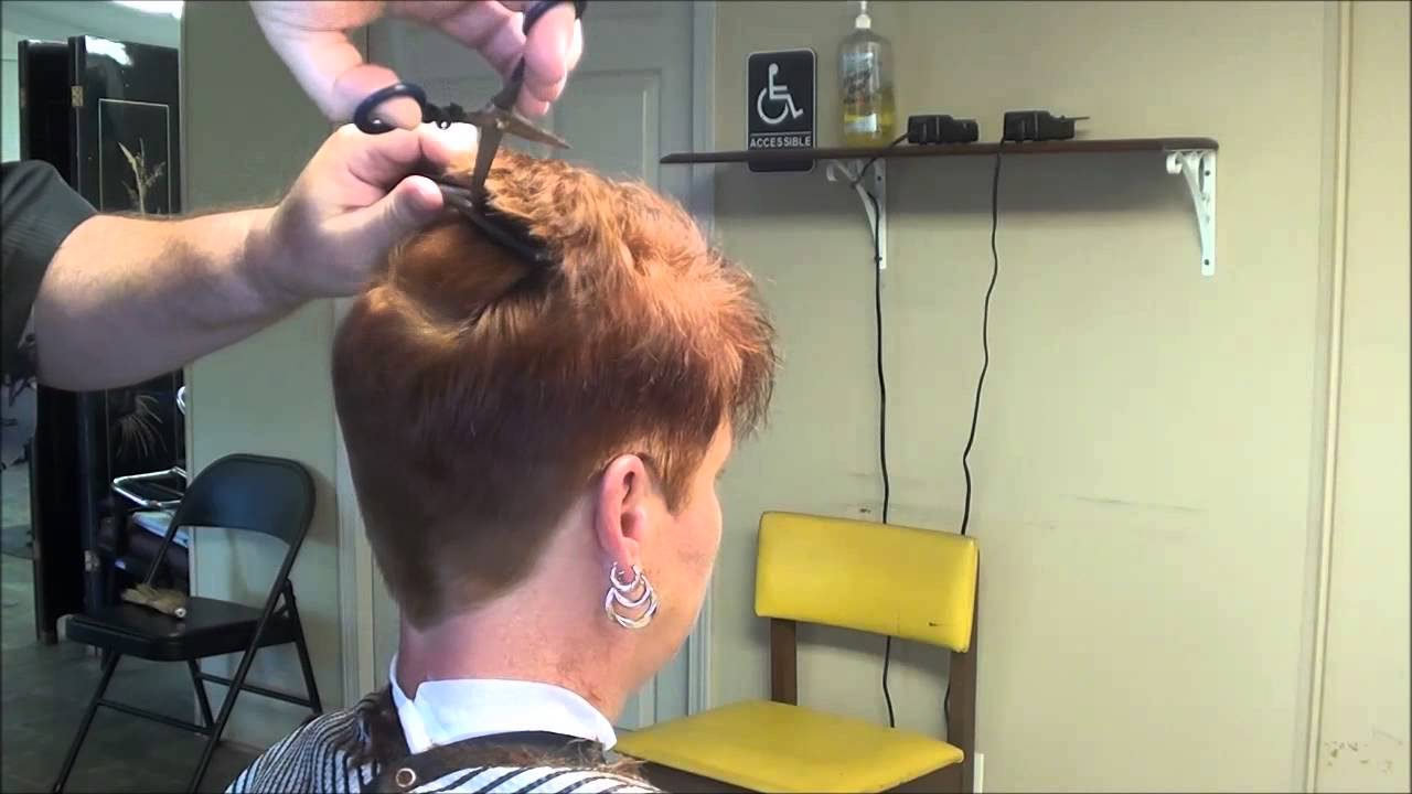 cutting short hair with clippers