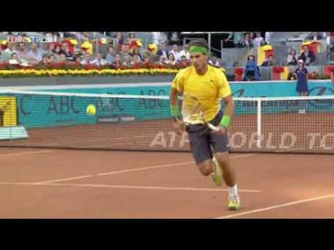 2011 ATP Madrid Open 決勝戦（ファイナル）　 - Rafael ナダル Tweener v ジョコビッチ （through legs shot）