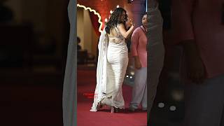 Mrunal Thakur Makes Jaw Drop As She Flaunts Her Famous Curves In Saree Promedia