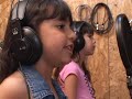 LORENA E RAFAELA AOS 5 E 6 ANOS DE IDADE   001A  MENINA APAIXONADA