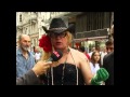 Mikrofona Takılan Travesti Savaşmayın Sevişin Video Alkışlarla Yaşıyorum