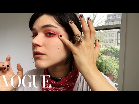 Watch French It Girl Sokoâs Trick for the Ultimate Moody Eyeshadow from Vogue Youtube