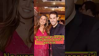 No Wonder 45-Year-Old Kelly Brook Doesnt Want Kidsthe Reason Behind It Is Heartbreaking