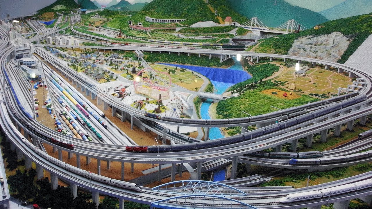 Best model train layout - A day in Japanese trains at the Railway 
