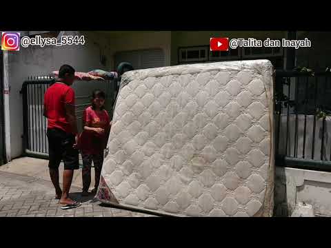 Cleaning Motivation Rutinitas Ibu Rumah Tangga Dibantu Pak Suami Menjemur Bantal Guling dan Spring