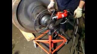 YouTube video: Установка для демонтажа буксовой гайки - УДГ М110