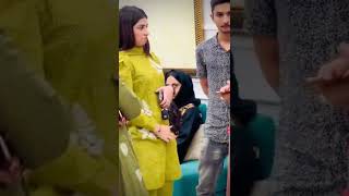 Zohi Hashmi Sacndal For Momints
