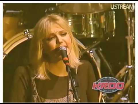 Courtney Love and Hole perform