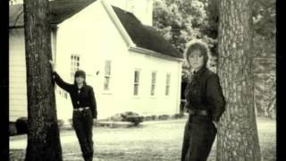 Watch Indigo Girls Walk Away video