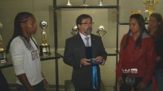 I5whmjfC-4E Video Image