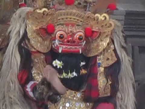 NONTON BARONGAN DI PASAR SENI SUKAWATI BALI, GIANYAR