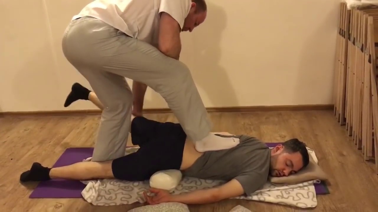 Скорая помощь при болях в спине видео Скорая помощь при болях в спине видео