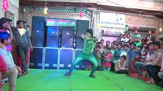 Indian Desi Dance Kundi Mat Khadkao Raja