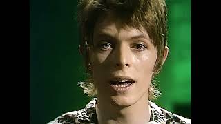 Watch David Bowie Oh You Pretty Things video