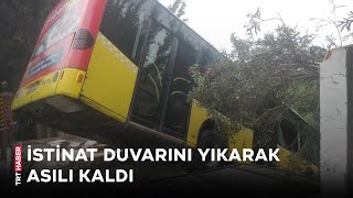 El Freni Çekilmeyen İett Otobüsü Kaza Yaptı