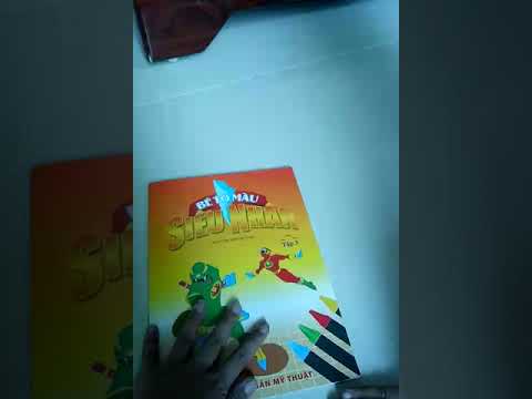 Bé tập tô màu siêu nhân
