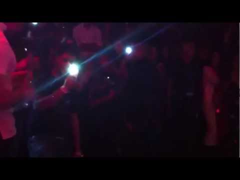 Imran Khan live at B-Day Bradford (singing Pata Chalgea) 2012...
