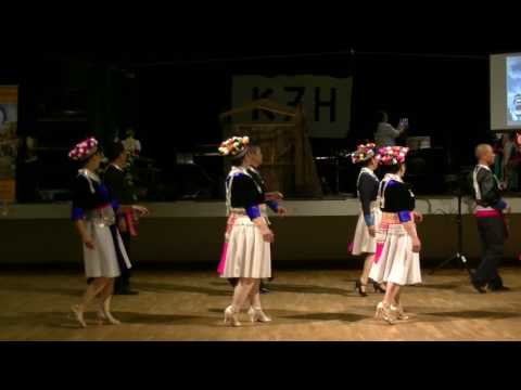 Dance.Pab Lub Neej Tshiab.Béatification du Père Mario Brozaga et de son catéchiste Thoj Xyooj Paul