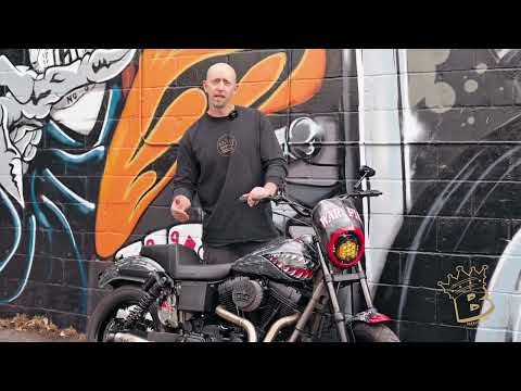 BungKing Crown air cleaner cover on 01 Dyna  BungKing Crown air cleaner cover on 01 Dyna