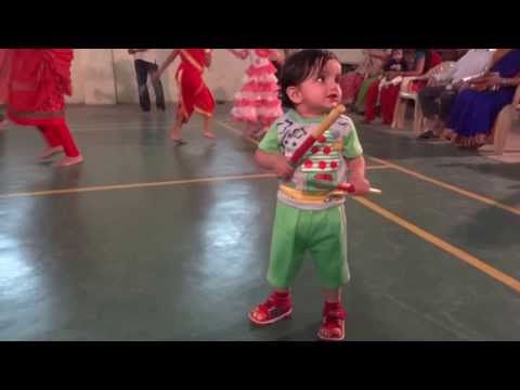 Video of 1 year old kid performing Dandia.