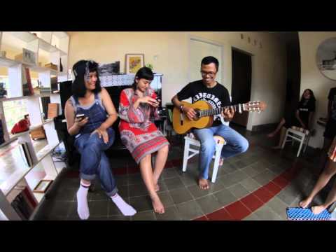Walk the Folk #2 - Elda, Itta & Sandi -