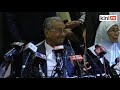 Dr M tunjuk penumbuk kepada Anwar, Anwar minta sabar