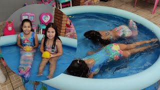 Banho Na Piscina - Brincando Com Minha Amiga Na Piscina