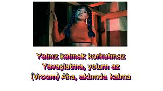 Pinkeu Hilal-Şizofren Lyrics