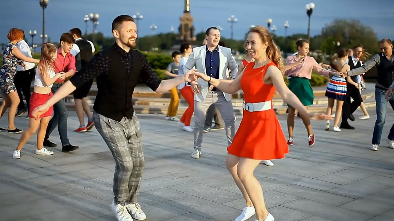 Fancy A Boogie He Flirted Up A Storm On The Dance Floor With Lisa Wilkinson