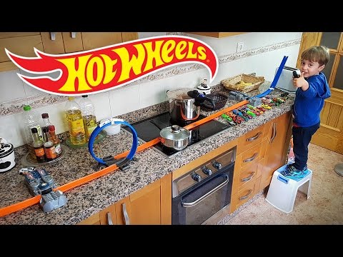 HOT WHEELS IN THE KITCHEN!! Car Race Track Builder System HotWheels Racing Toy Cars 🚗 🚙 We set up a Hot Wheels racing track in the kitchen!! We used the new Hotwheels 2017 cars and parts of Maikito's Track Builder ...