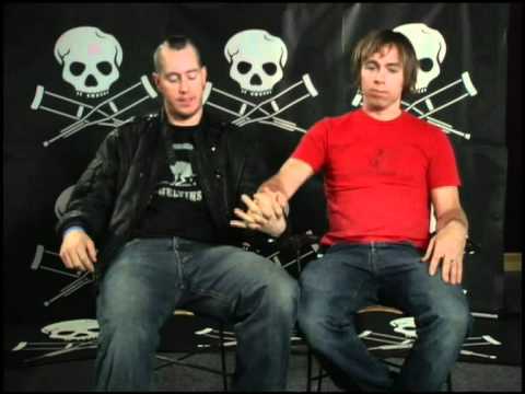 Dave England  und sein freund Danger Ehren