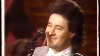 Watch Vince Gill Everybodys Sweetheart video
