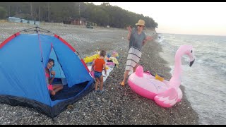 Plajda çadır kamp, Elifi kuma gömdük. Denizde Flamingo Elif ile Eğlenceli  #Evde