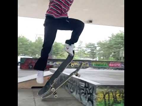 Doubling down with @alexdecunha 🎥: @ssorxela #shralpin | Shralpin Skateboarding
