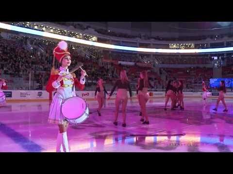 Выступление Sochi Queens и шоу барабанщиц Burlesque на льду