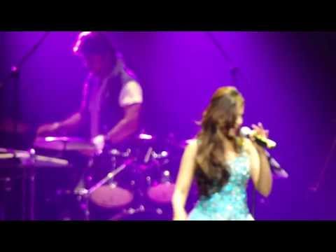 Shreya Ghoshal LIVE in Albert Hall London May 2013-3