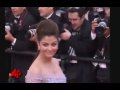 Video Aishwarya Rai Bachchan on the Red Carpet of Cannes 2010