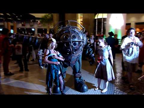Dragoncon 2009 Big Daddy Little Sister and Splicer Unbelievable work by 