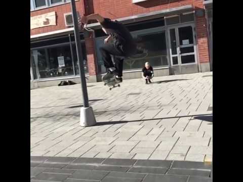 Threading the needle with @jaakkoojanen 📹: @lauriojanen | Shralpin Skateboarding